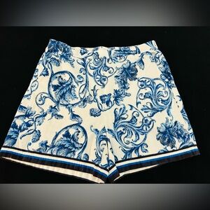 Preowned Blue and White Toile Patterned PullOn Shorts•Loft Outlet Size XL
